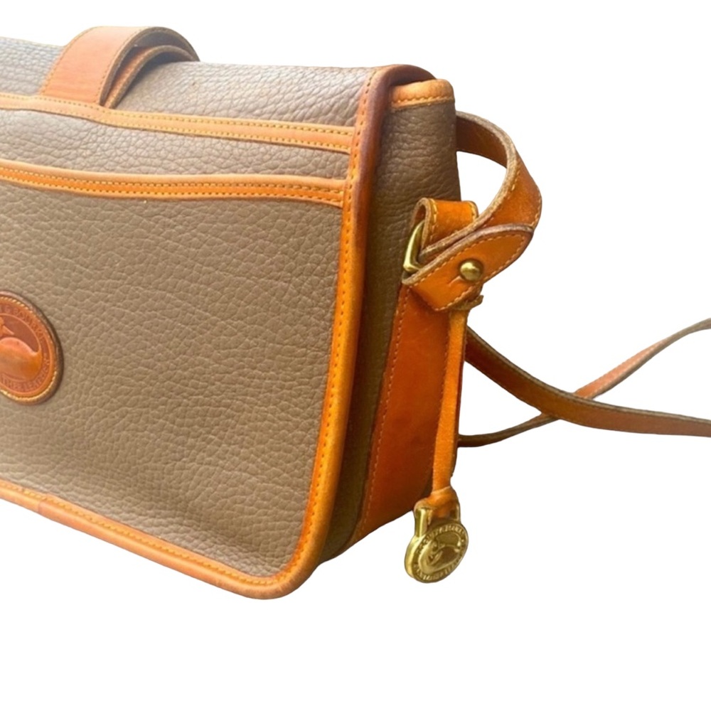 DOONEY AND BOURKE VINTAGE 1992 TAUPE PEBBLED LEATHER CROSSBODY - Picture 4 of 15